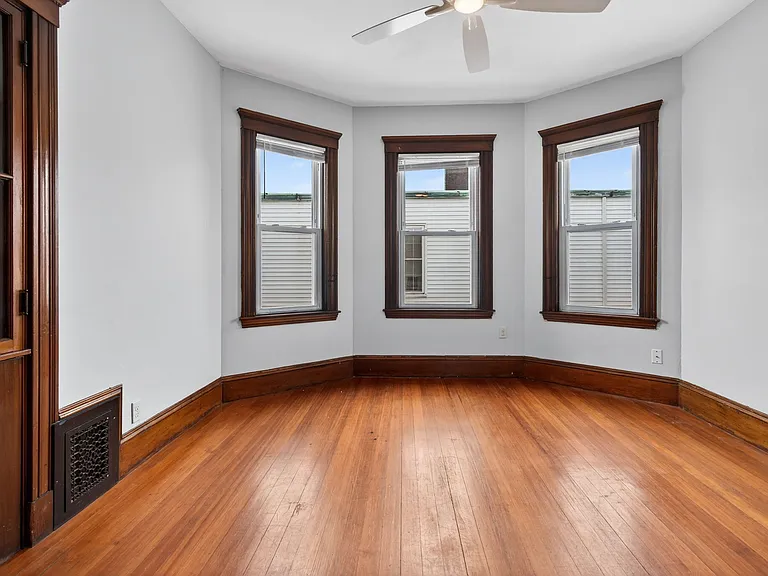 18 Gibson St #3 — Photo 17