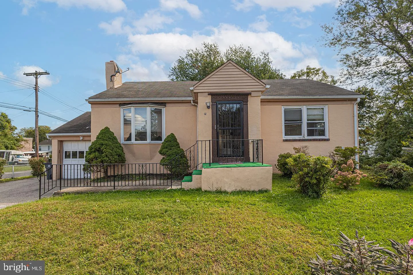 1573 Fairview Ave photo 1