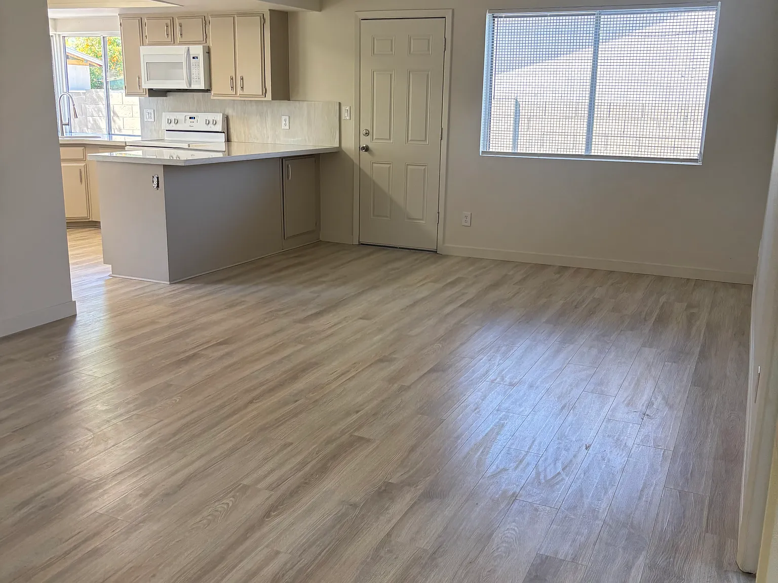 3 bed, 1850 sqft, $1,950 — Photo 2