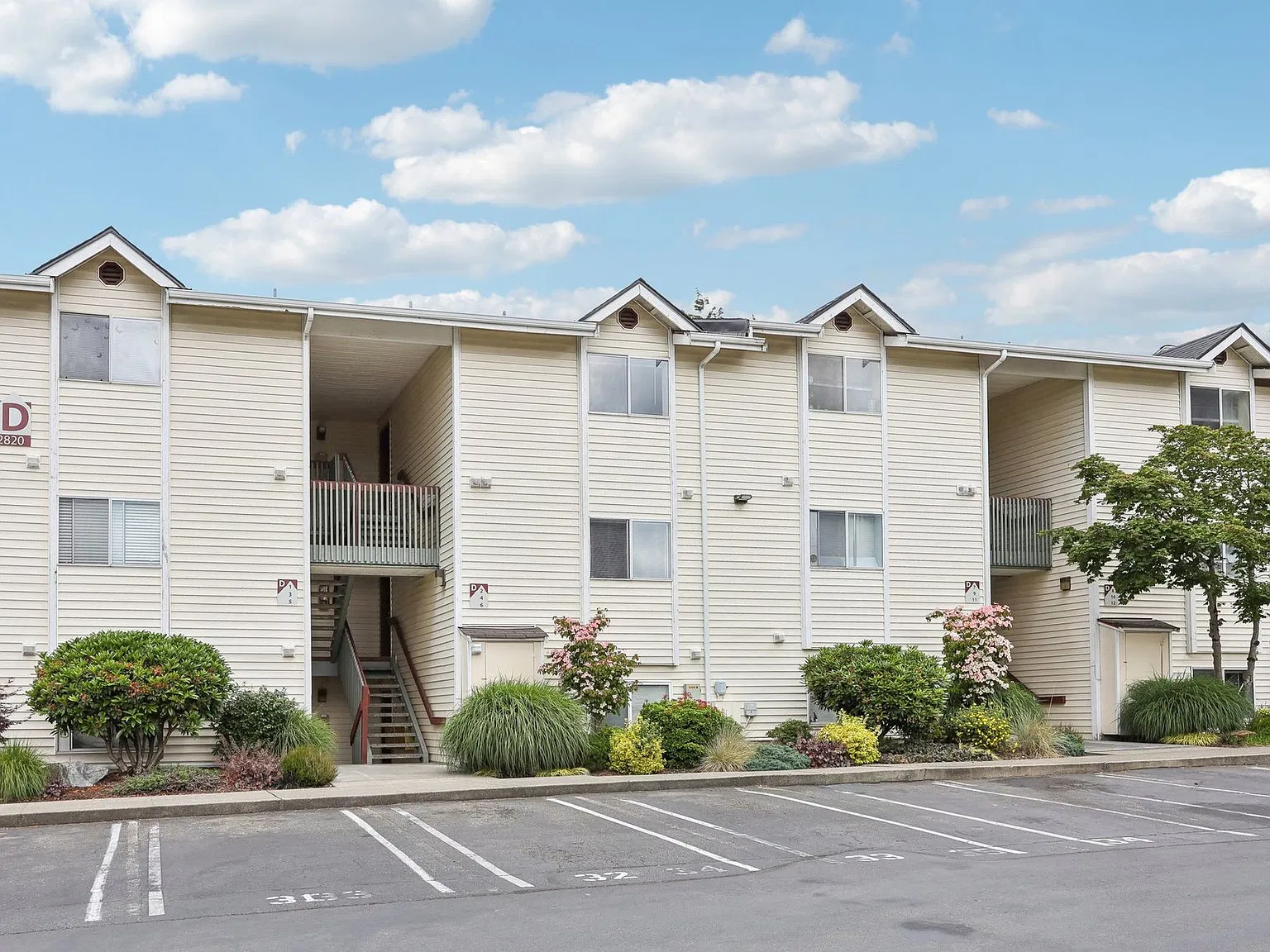 Hillview Apartments — Photo 4