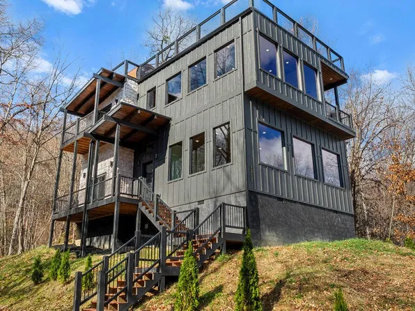 1211 Big Oak Ct, Gatlinburg, TN 37738