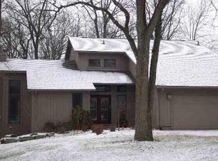 10161 Loma Cir, Grosse Ile, MI 48138