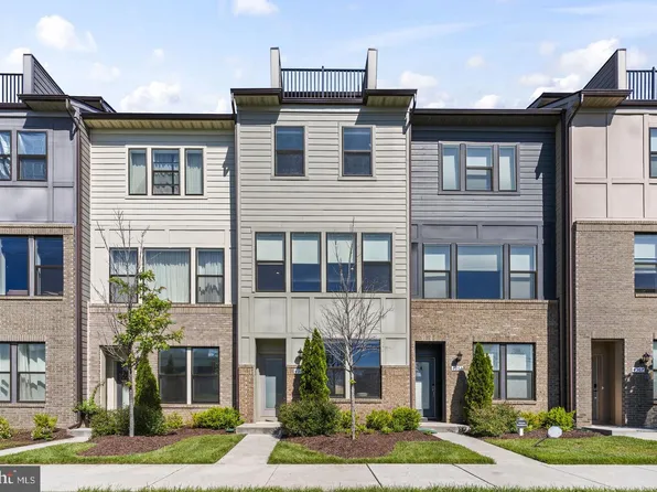 4963 Vista Green Ln, Lanham, MD 20706