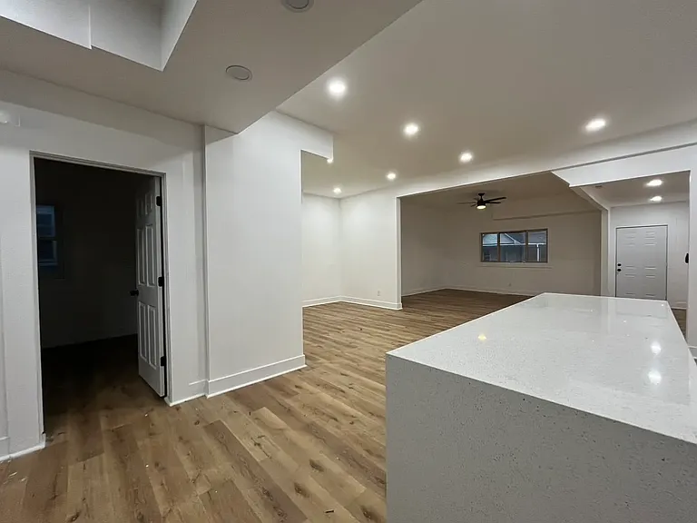 1233 Union St — Photo 3
