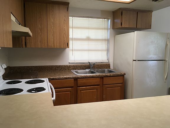4th image of 1413 E Waters Ave