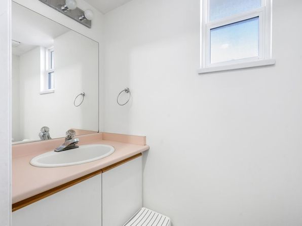3 bedroom rental in Surrey — photo 14