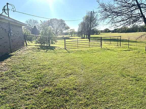 4th image of 205 County Road 1135
