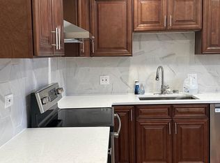 1S163 Winthrop Ln, Villa Park, IL 60181