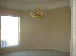 5th image of 1029 Burke Dr
