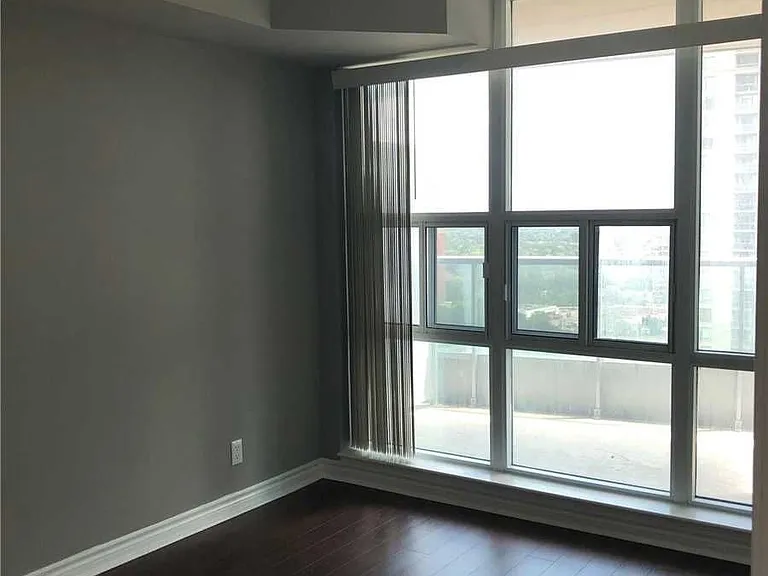 33 Elm Dr W #1502 — Photo 4