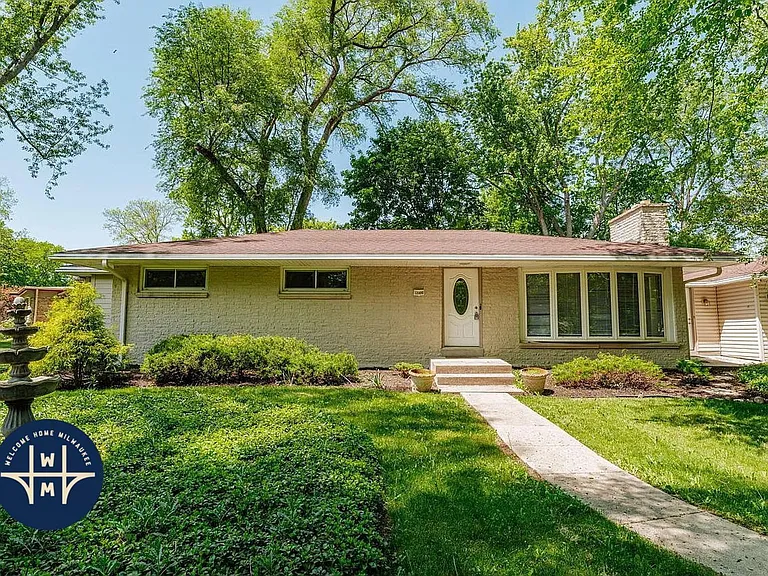 12400 Elmhurst Pkwy — Photo 2