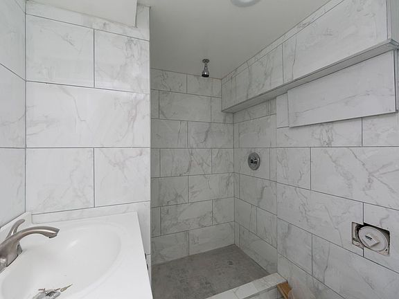 4th image of 1290 E 95th St