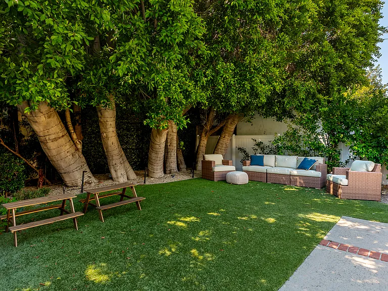 4363 Irvine Ave — Photo 13