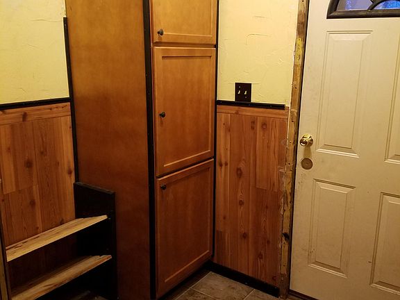 3rd image of 1425 N Prairie Ave