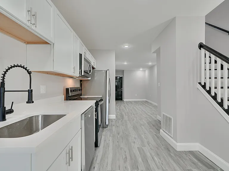 412 E Federal St — Photo 8