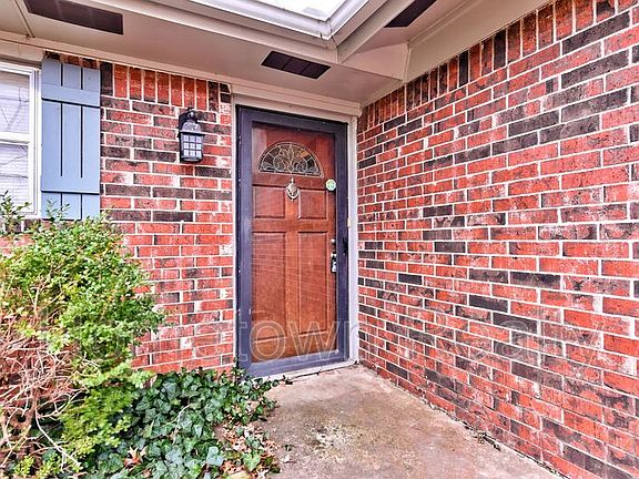 4th image of 320 Cedar Crest Dr