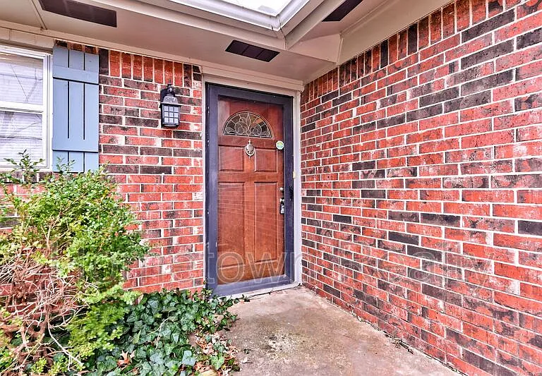 320 Cedar Crest Dr — Photo 4
