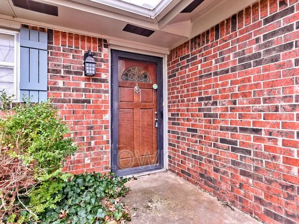 320 Cedar Crest Dr, Edmond, OK 73003