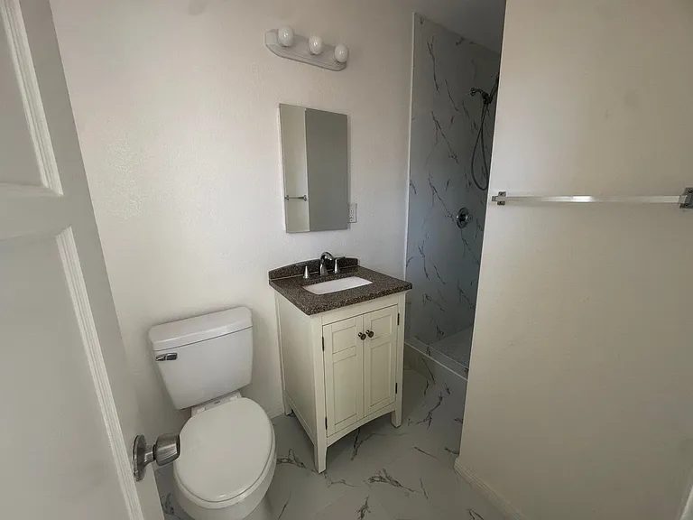 LA 798 - Carson Villa — Photo 11