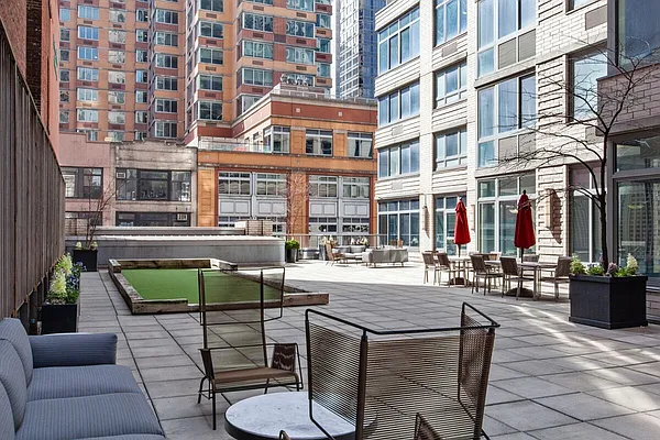 Rented by Greystar | media 17