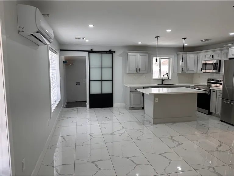 7120 SW 10th St #1 — Photo 3