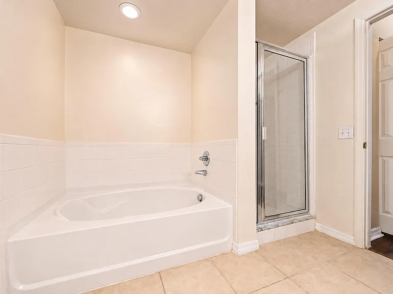 356 SE Rogers Ct — Photo 16