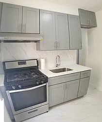 Rented by Grandeur Realty Inc