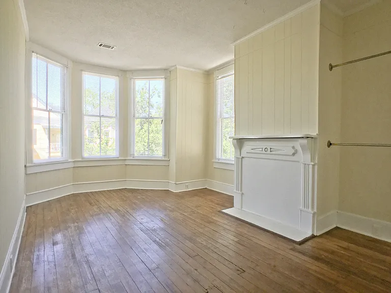 407 E Park Ave — Photo 2