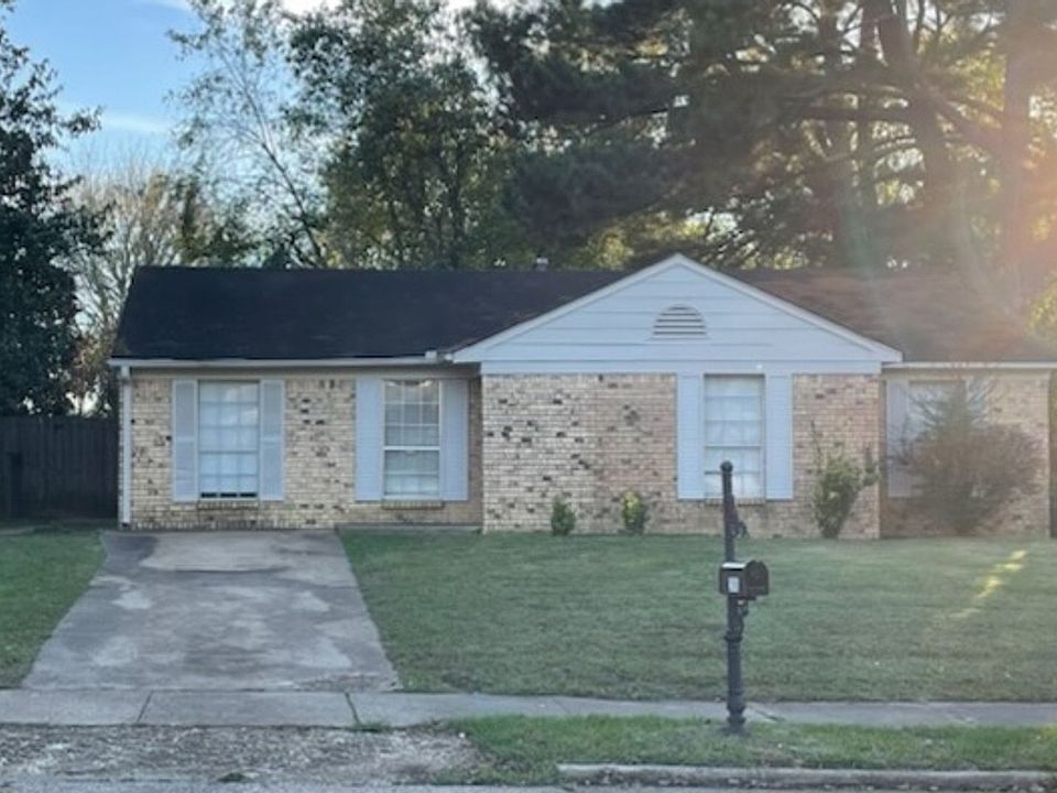 1st image of 2585 Meadowbrook Dr