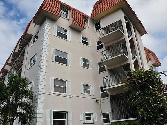 3rd image of 5911 NE 14th Ln APT 203S