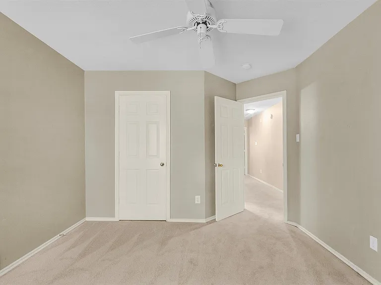 31 N Walden Elms Cir — Photo 22