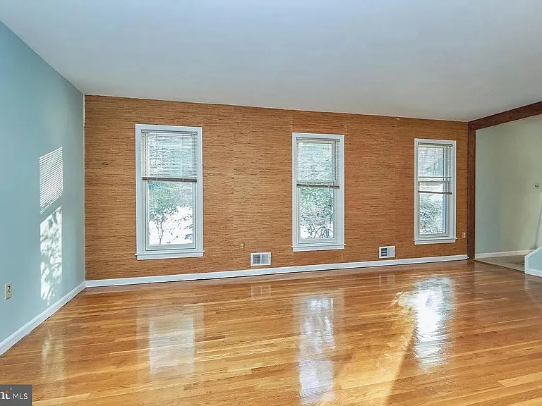11312 Myrtle Ln — Photo 8