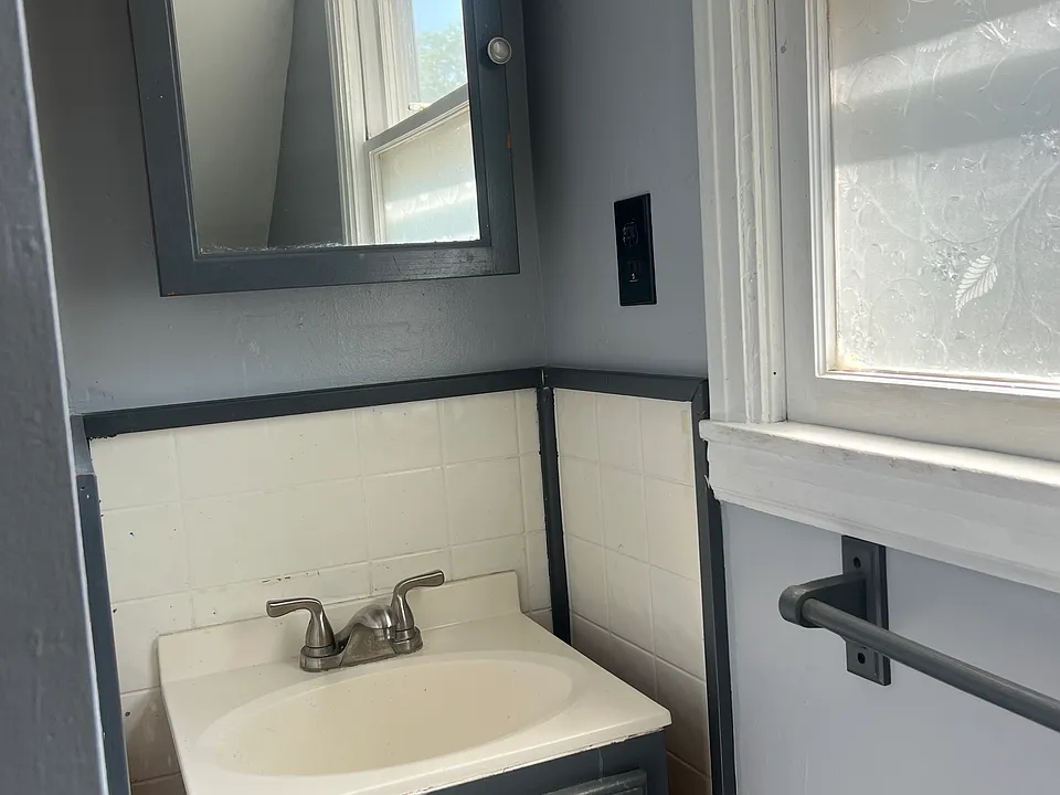 285 Niagara St #2