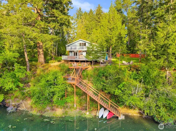 61 E Orchard Beach Drive, Grapeview, WA 98546
