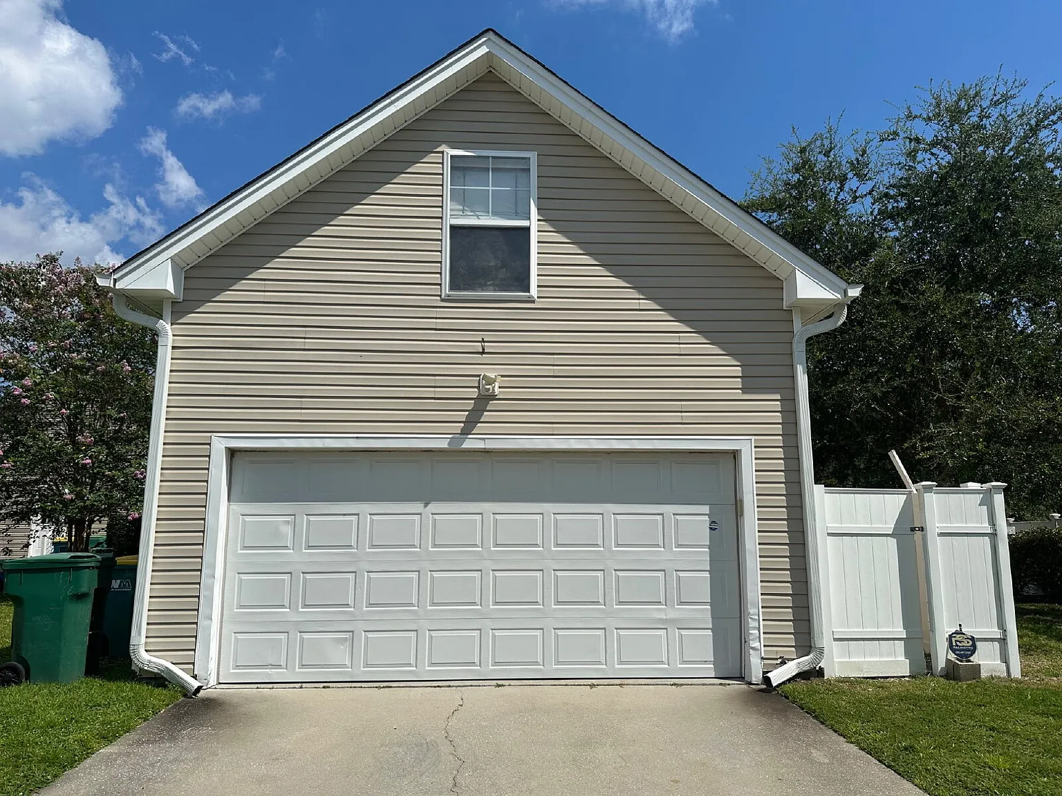 Studio, 1.0 bath, 325 sqft, $1,125 — Photo 1