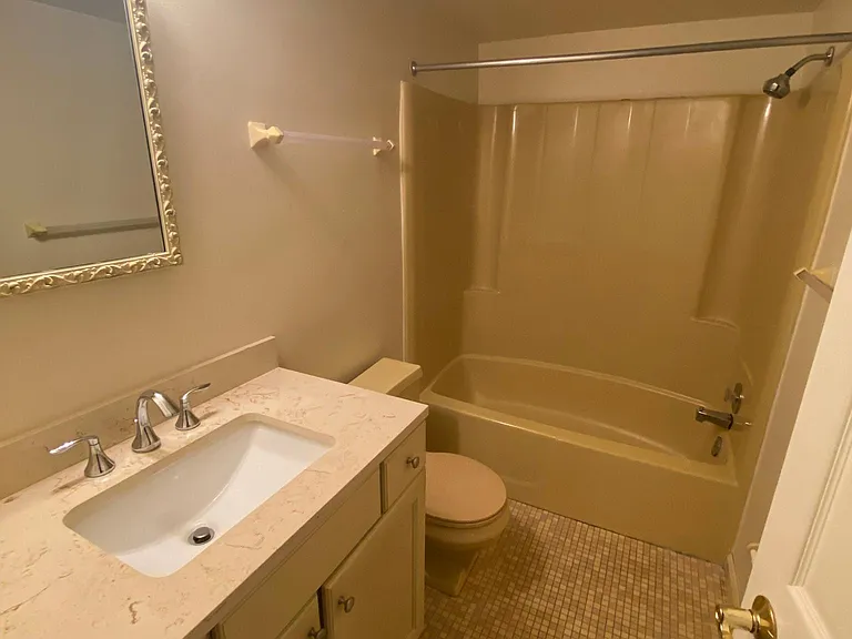 225 Walnut St #1C — Photo 10