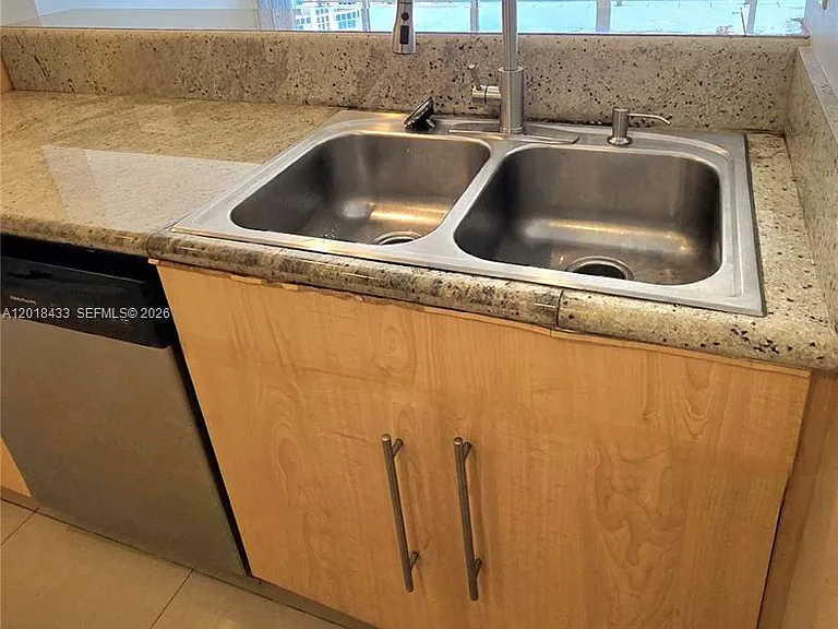 7601 E Treasure Dr #1516 — Photo 22