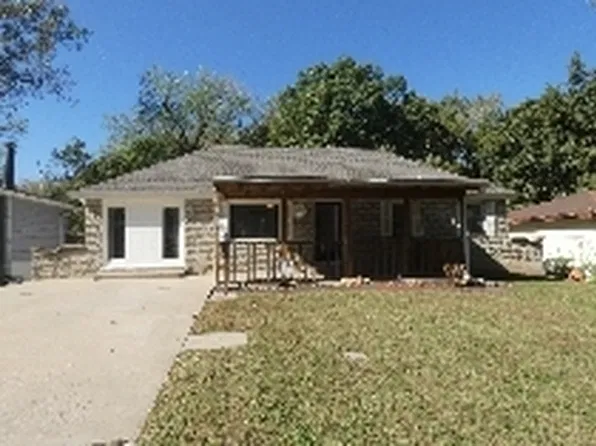4810 N Wallace Dr, Kansas City, MO 64119