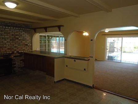 4th image of 4422 Darwin Dr