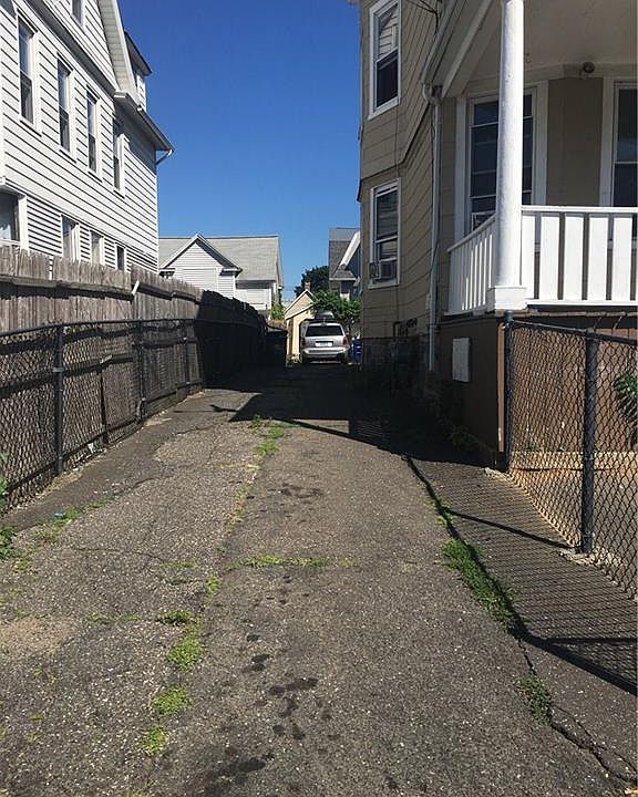 2nd image of 52 Worth St