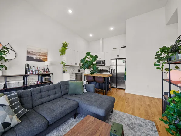 34 Van Reypen Street image 8 of 25