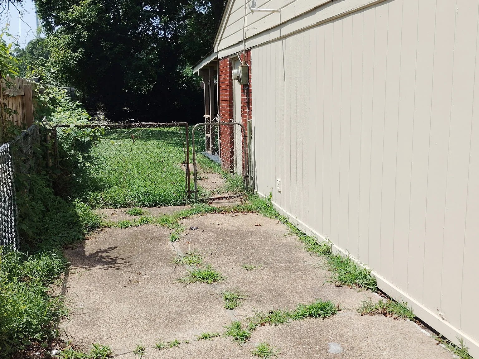3 bed, 1165 sqft, $1,100 — Photo 2
