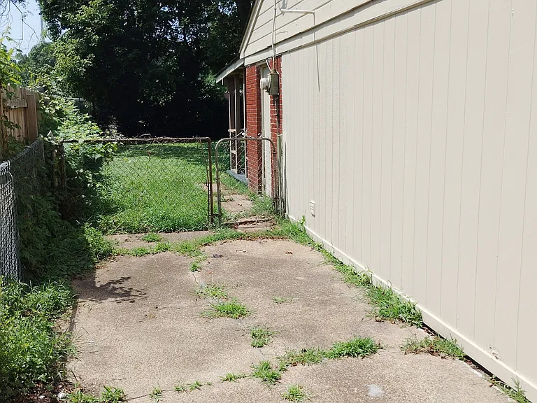 2105 Alta Vista Ave — Photo 2