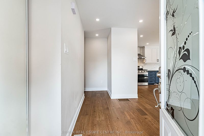Brampton House for rent - 3 Bedrooms — photo 5