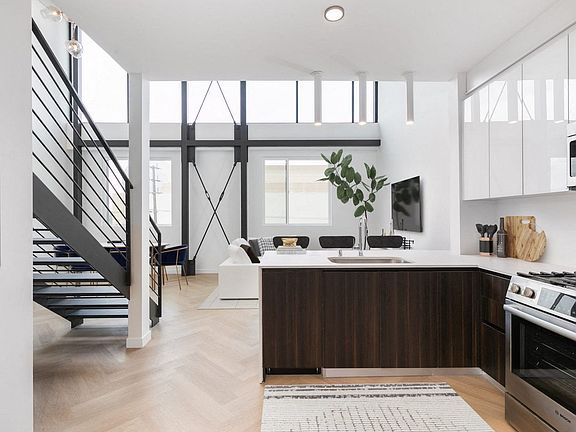 4th image of 5570 Melrose Ave #5042902