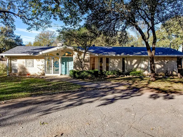 1329 Cimarron Trl, Hurst, TX 76053