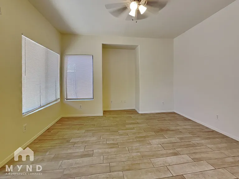 10524 W Almeria Rd — Photo 6