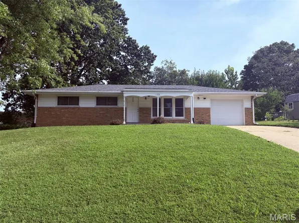 1316 Clearview Dr, Saint Charles, MO 63303