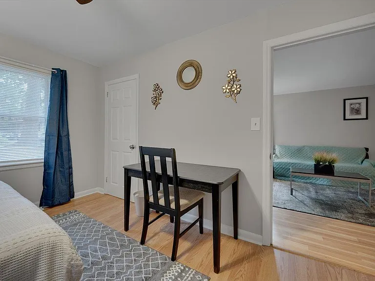 815 W Markham Ave #A — Photo 13