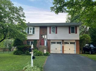 1165 Greenleaf Dr, Bethlehem, PA 18017